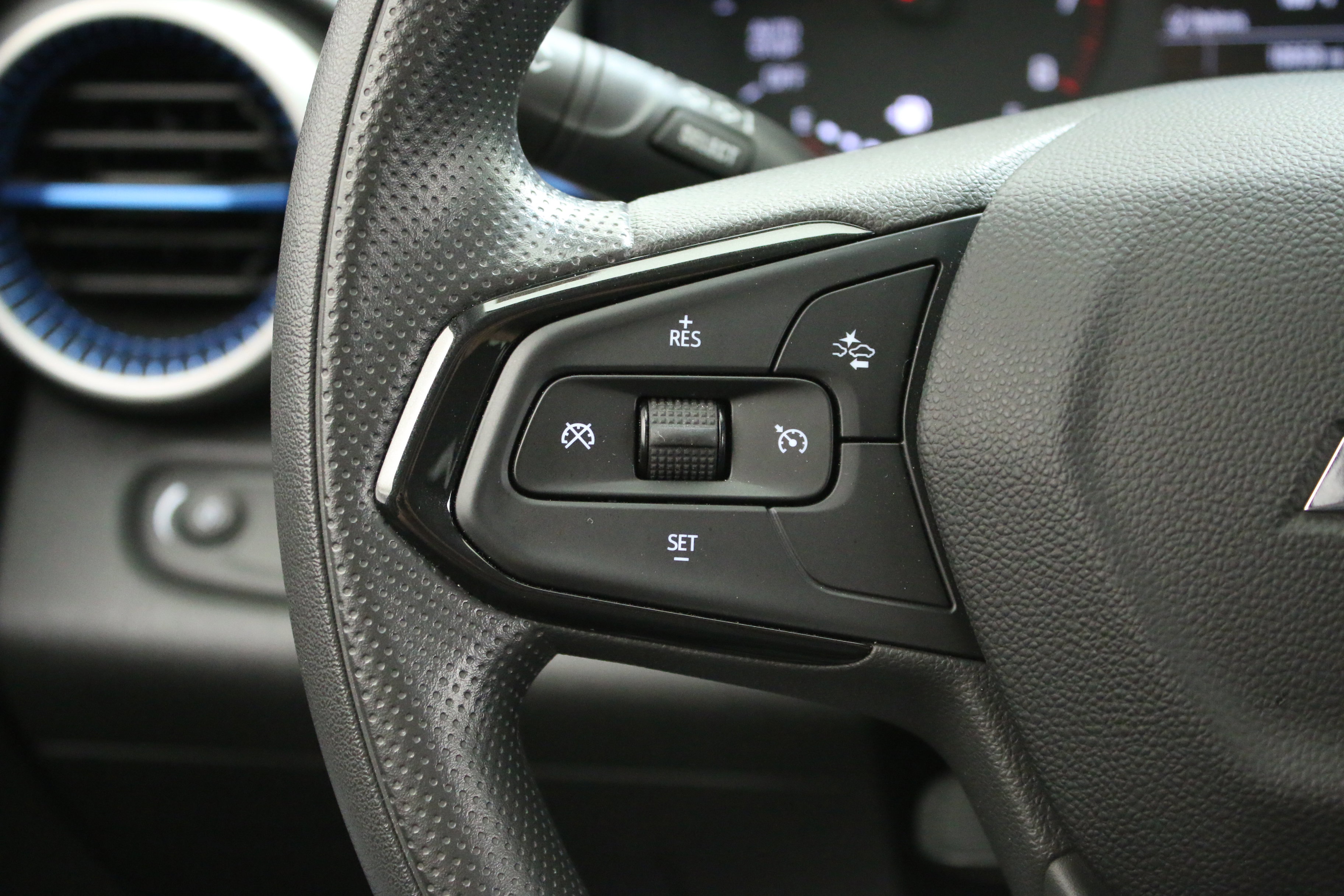 Certified 2024 Chevrolet Trax LS w/ LS Convenience Package FWD image 14