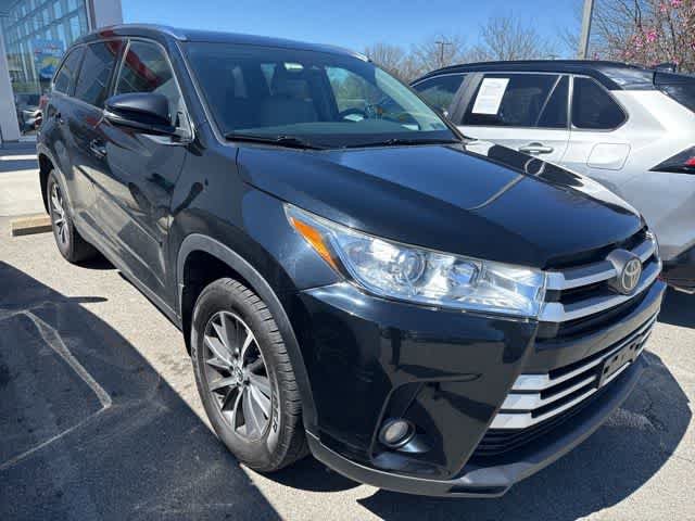 Used 2019 Toyota Highlander XLE AWD/4WD image 2