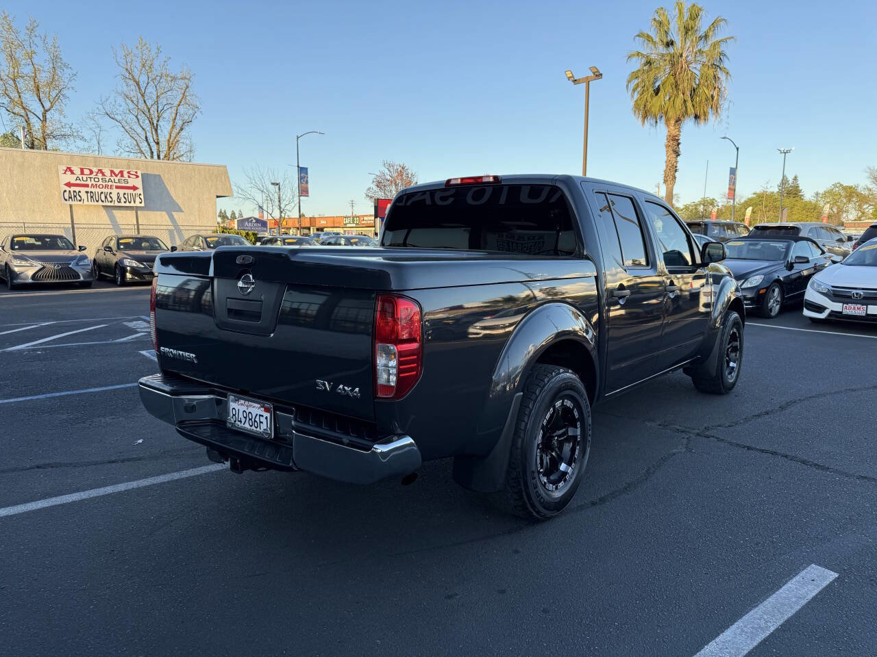 Used 2012 Nissan Frontier SV w/ SV Premium Utility Pkg AWD/4WD image 3