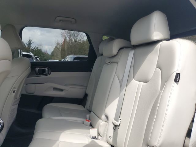 Certified 2025 Kia Sorento S image 9