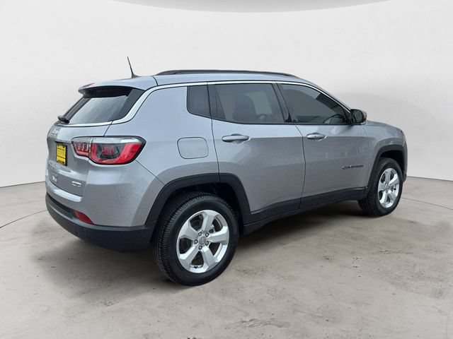 Used 2017 Jeep Compass Latitude w/ Popular Equipment Group AWD/4WD image 5