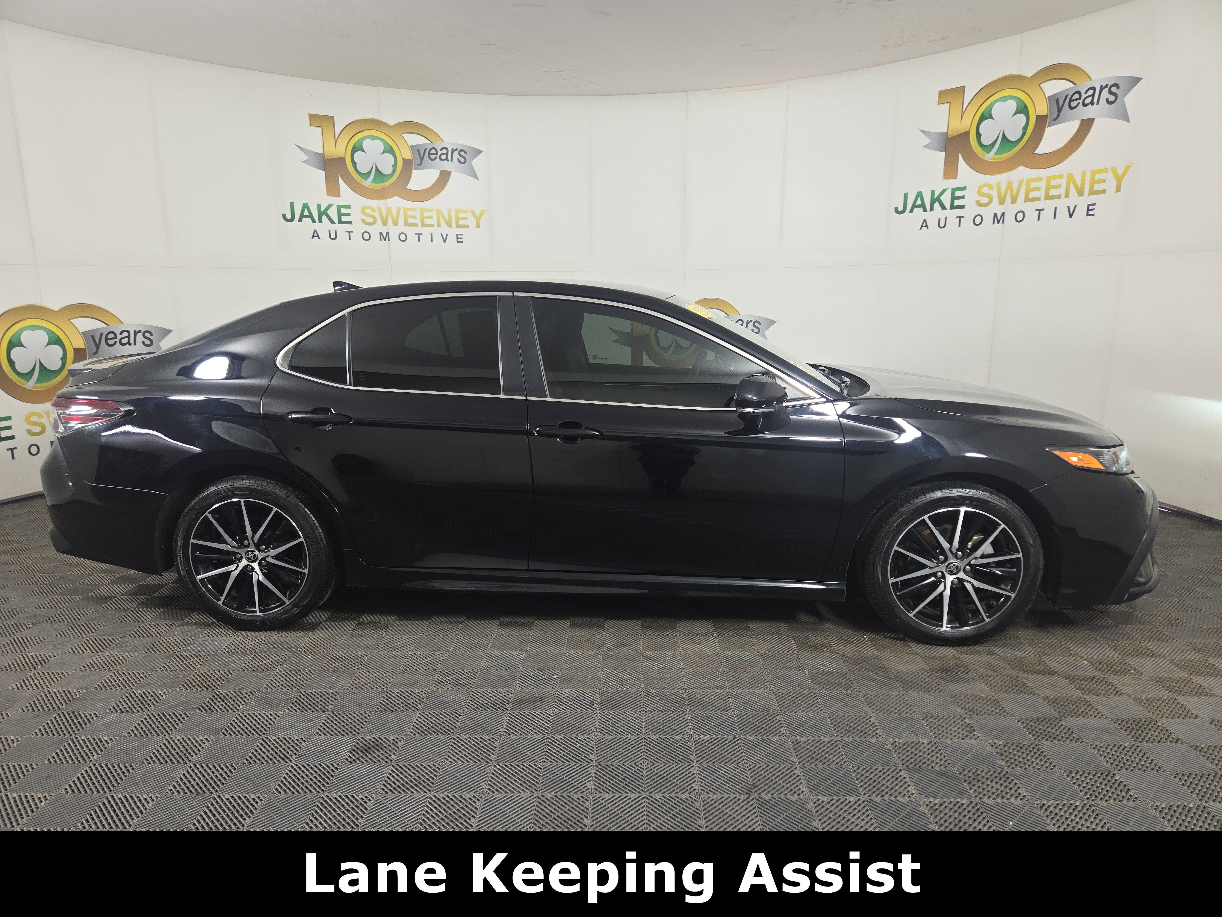 Used 2023 Toyota Camry SE image 10