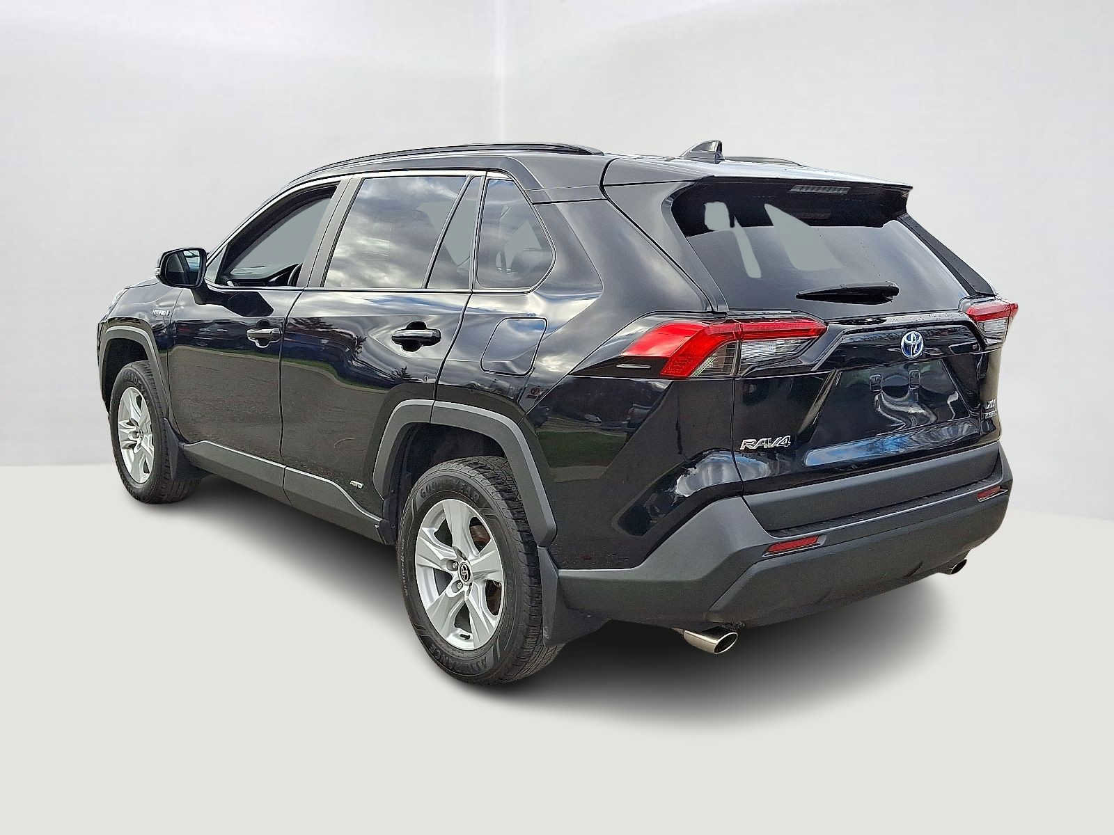 Certified 2021 Toyota RAV4 XLE w/ Convenience Package image 9