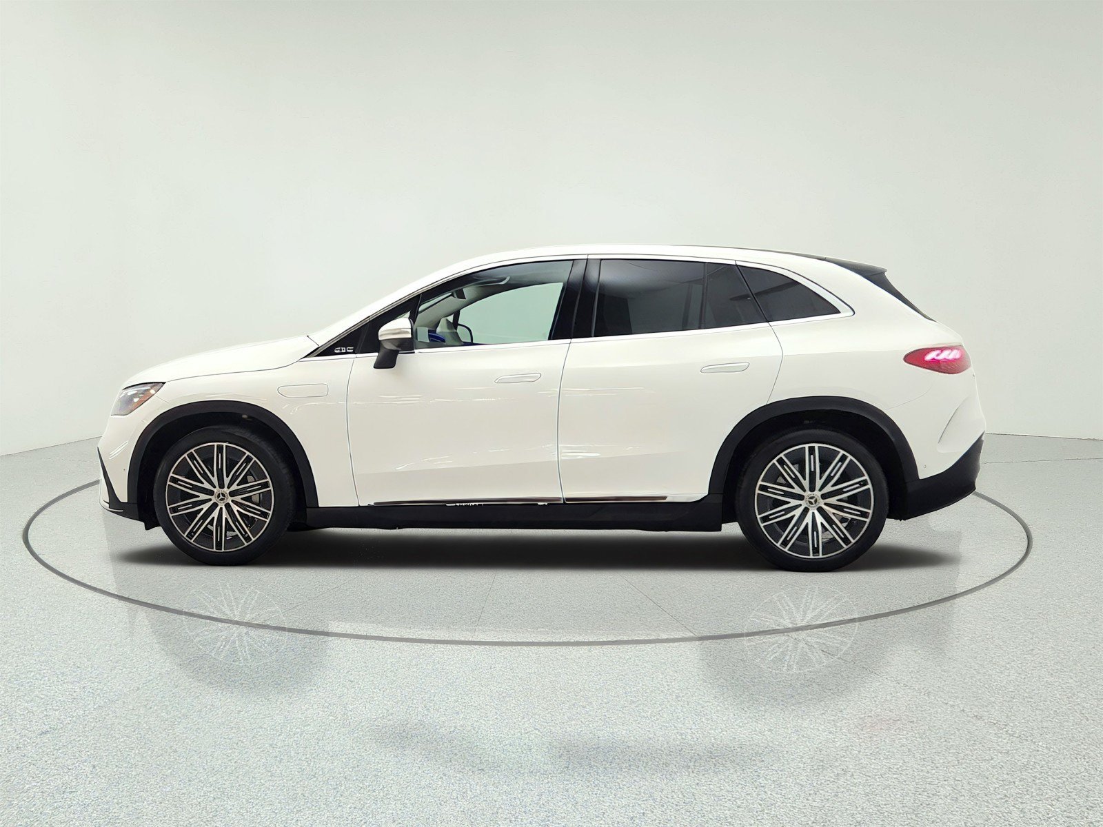 Used 2023 Mercedes-Benz EQE 500 4MATIC SUV image 8