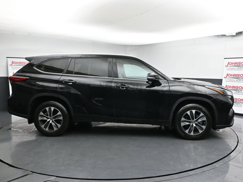 Used 2023 Toyota Highlander XLE image 9