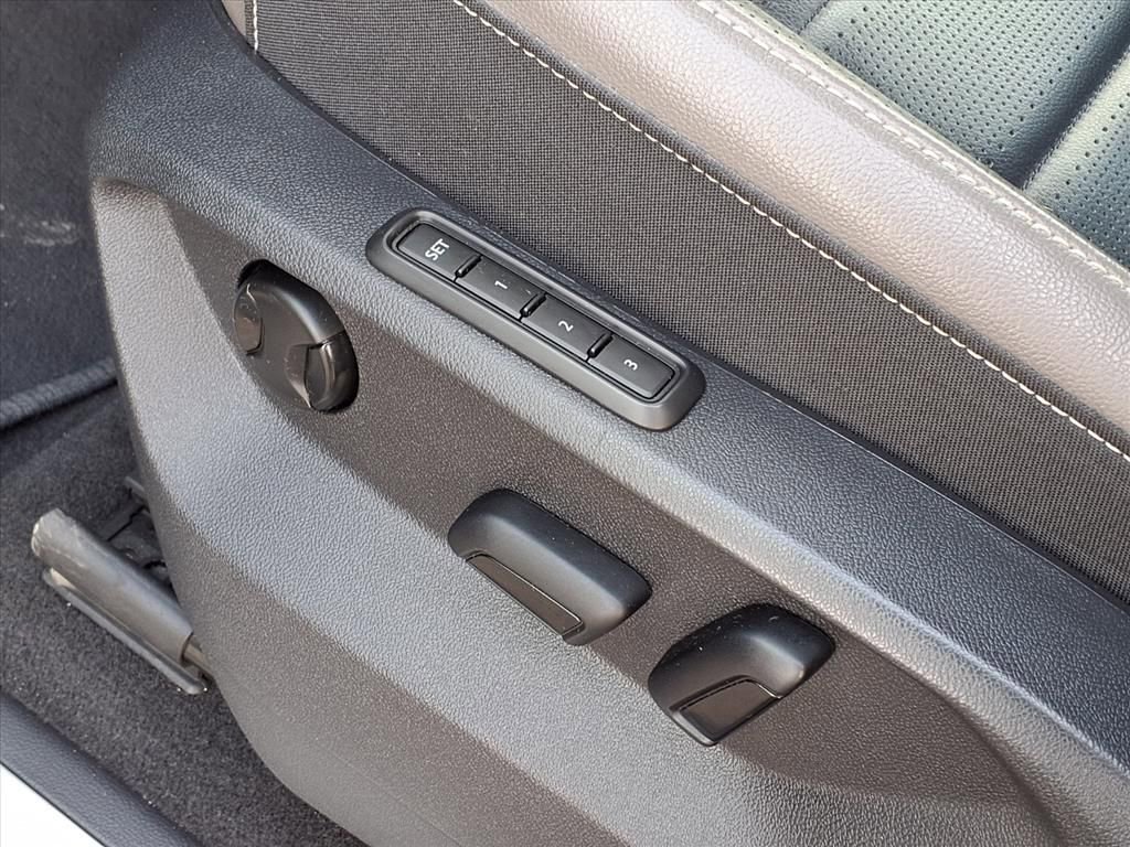 Used 2023 Volkswagen Atlas Cross Sport SEL Premium R-Line image 29