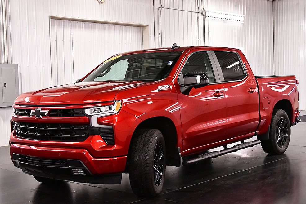 Used 2024 Chevrolet Silverado 1500 RST AWD/4WD image 3