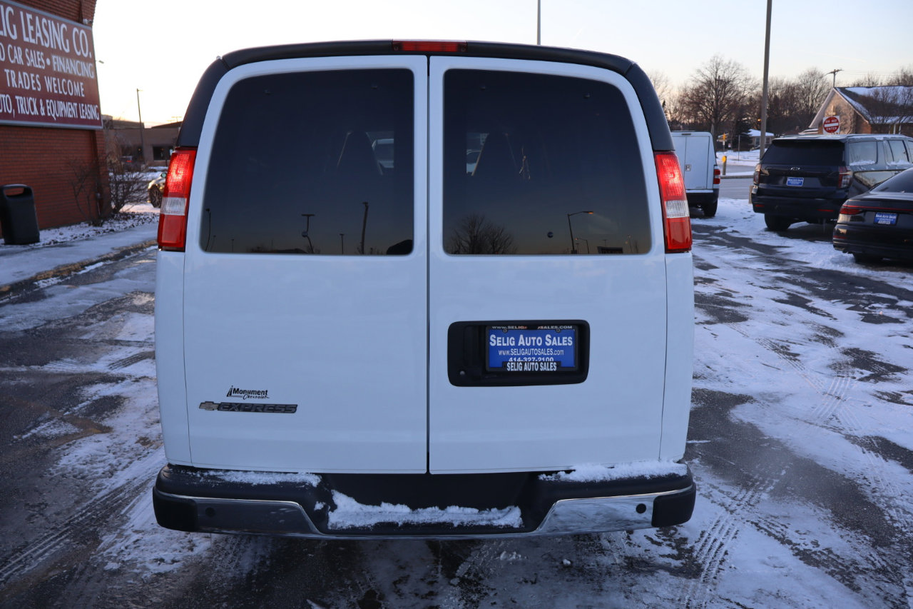Used 2024 Chevrolet Express 3500 LT w/ LT Preferred Equipment Group image 7