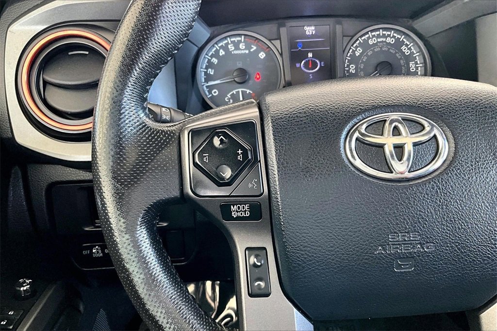 Used 2017 Toyota Tacoma TRD Sport image 12