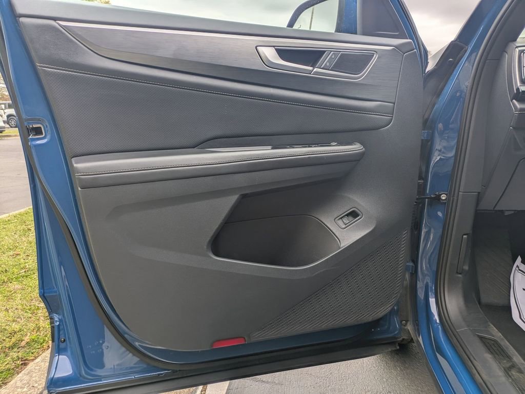 Used 2025 Volkswagen Atlas Cross Sport SE FWD image 11