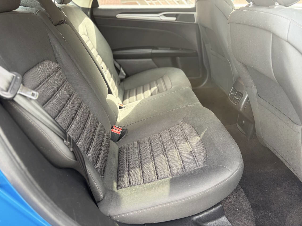 Used 2019 Ford Fusion SE image 16
