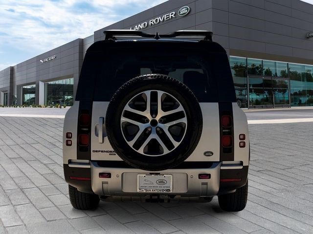 Used 2023 Land Rover Defender 130 SE AWD/4WD image 4
