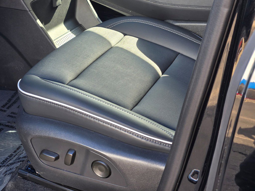 Certified 2025 Buick Enclave Preferred image 26