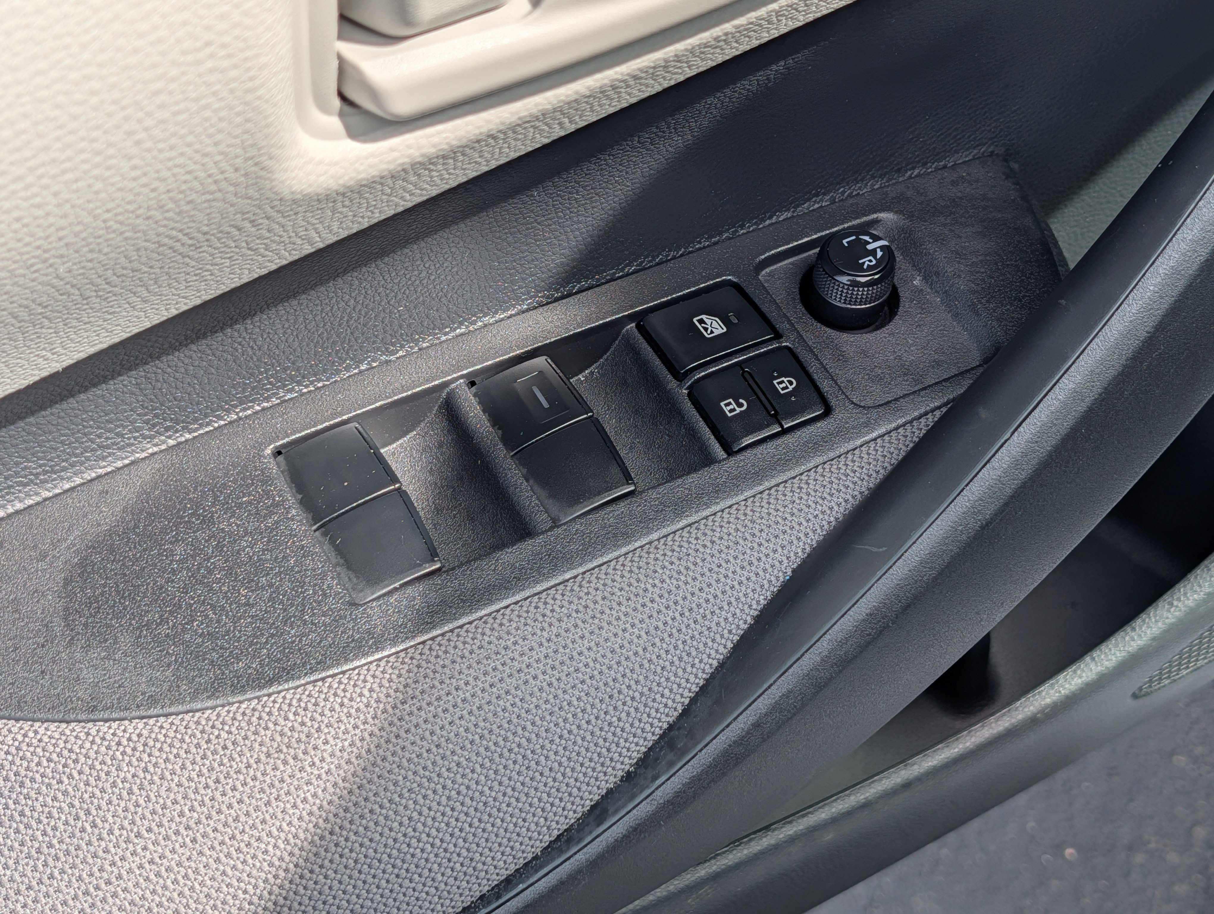 Used 2025 Toyota Corolla LE w/ LE Premium Package FWD image 19