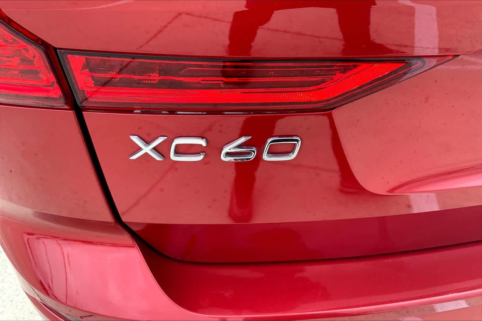 Used 2021 Volvo XC60 T5 R-Design w/ Advanced Package FWD image 10