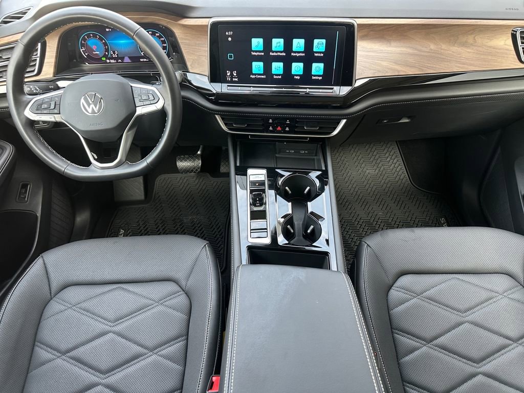 Used 2024 Volkswagen Atlas SE w/ Panoramic Sunroof Package FWD image 16