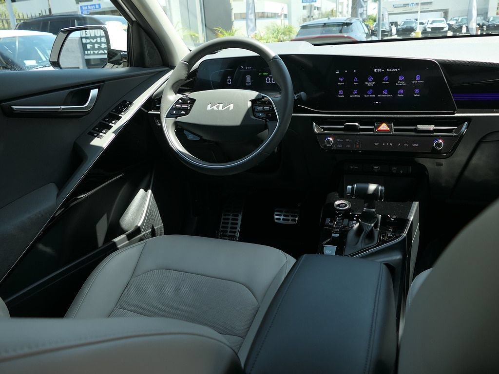 Used 2024 Kia Niro EX Touring FWD image 25