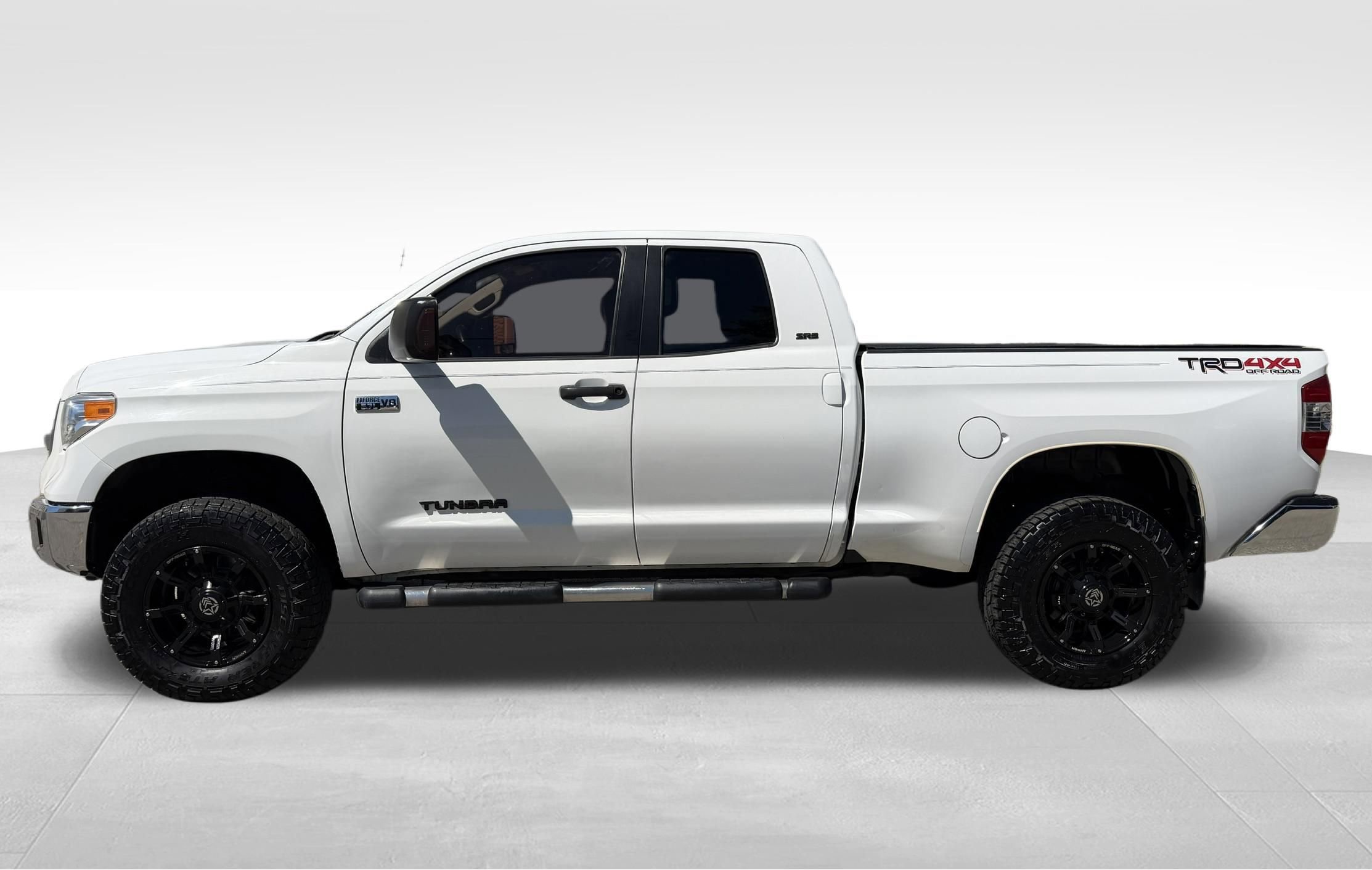 Used 2015 Toyota Tundra SR5 w/ TRD Off Road Package AWD/4WD image 10