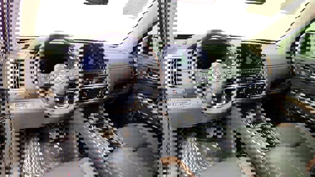 Used 2023 Nissan Pathfinder Platinum w/ Lighting Package (N93) image 13