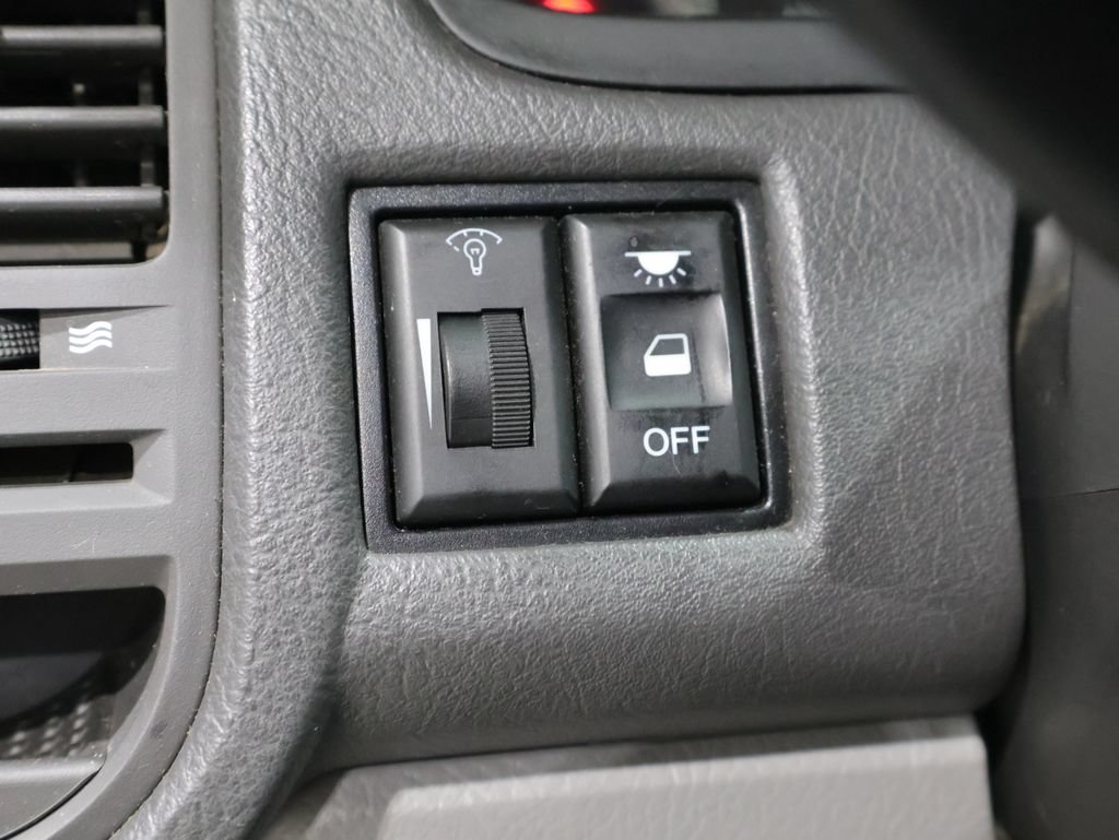 Used 2004 Kia Sedona LX FWD image 26