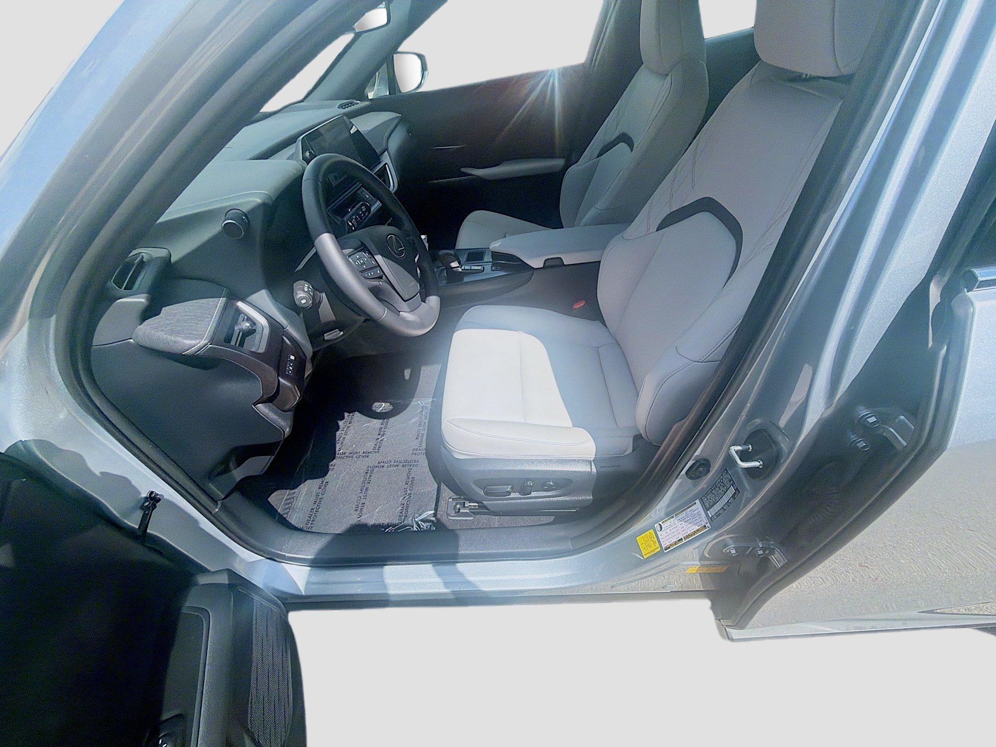 Used 2025 Lexus UX 300h FWD image 15
