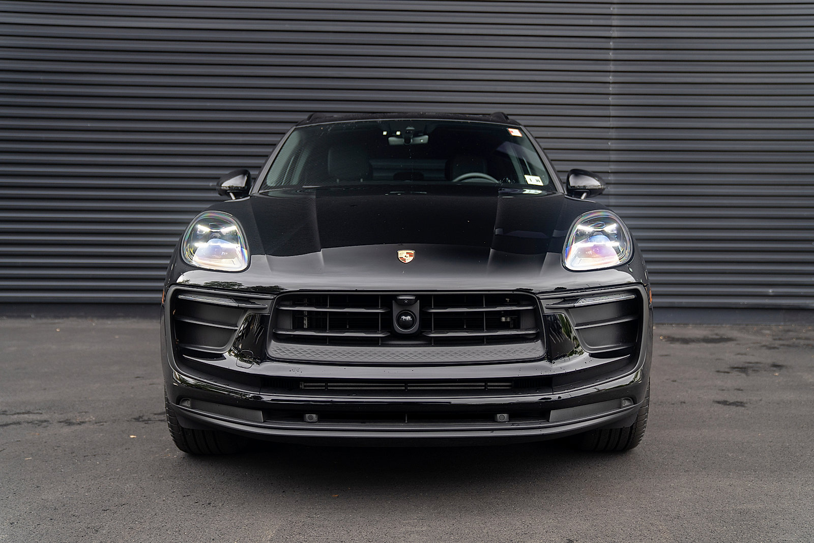 Certified 2025 Porsche Macan AWD/4WD image 24