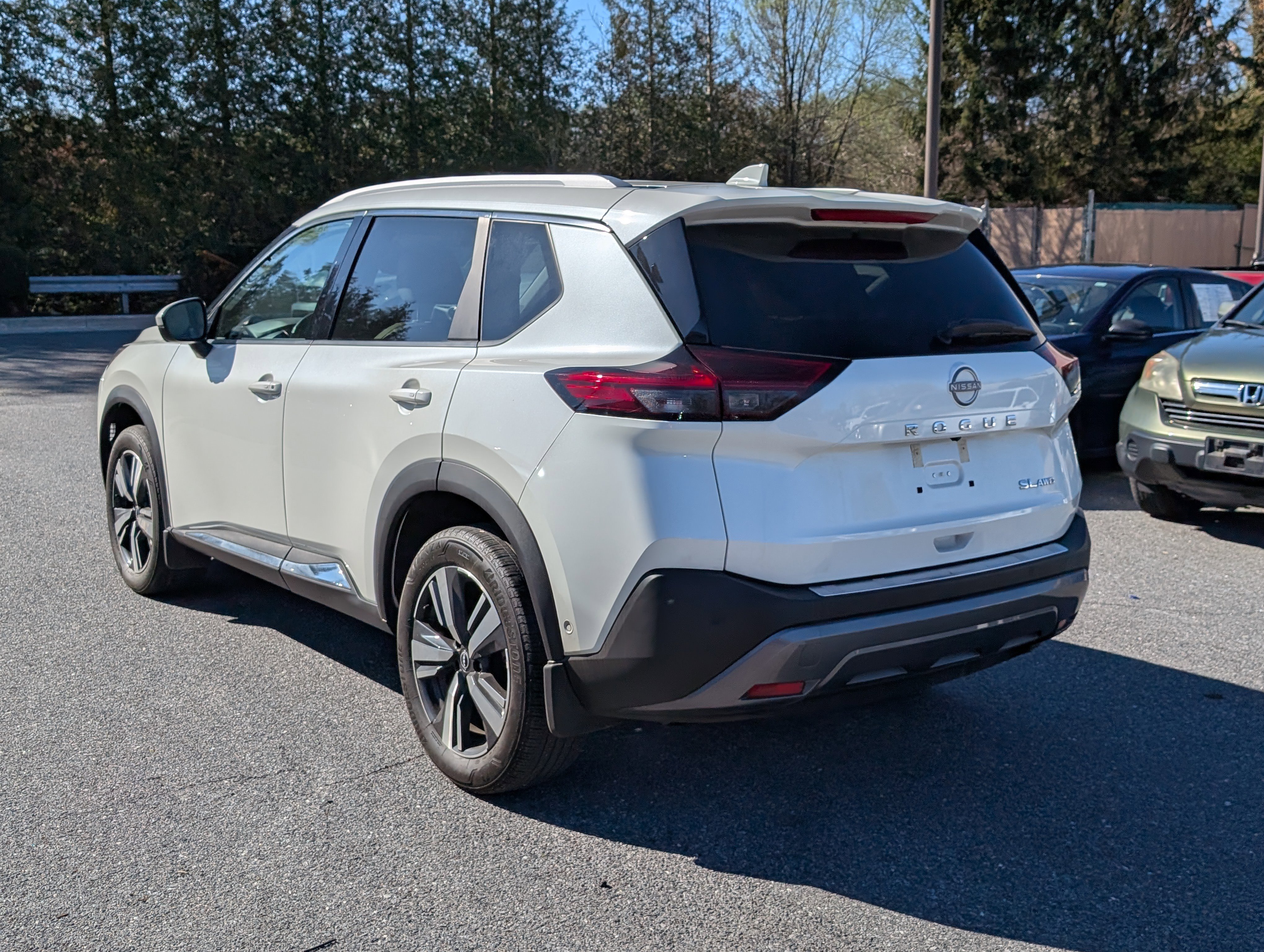 Used 2023 Nissan Rogue SL w/ SL Premium Package image 5