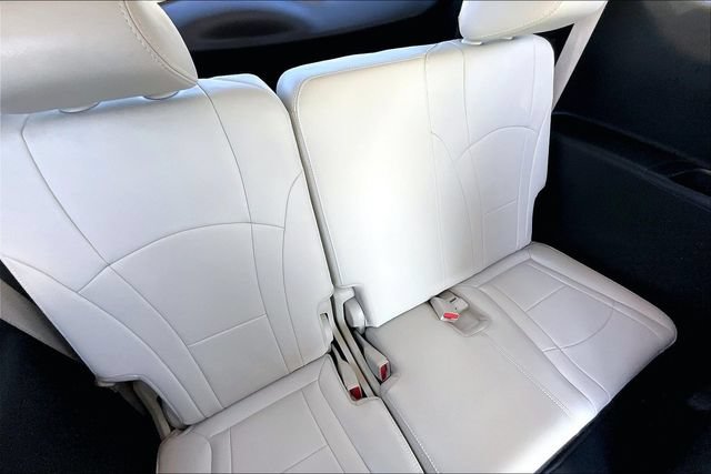 Used 2023 Buick Enclave Essence AWD/4WD image 27
