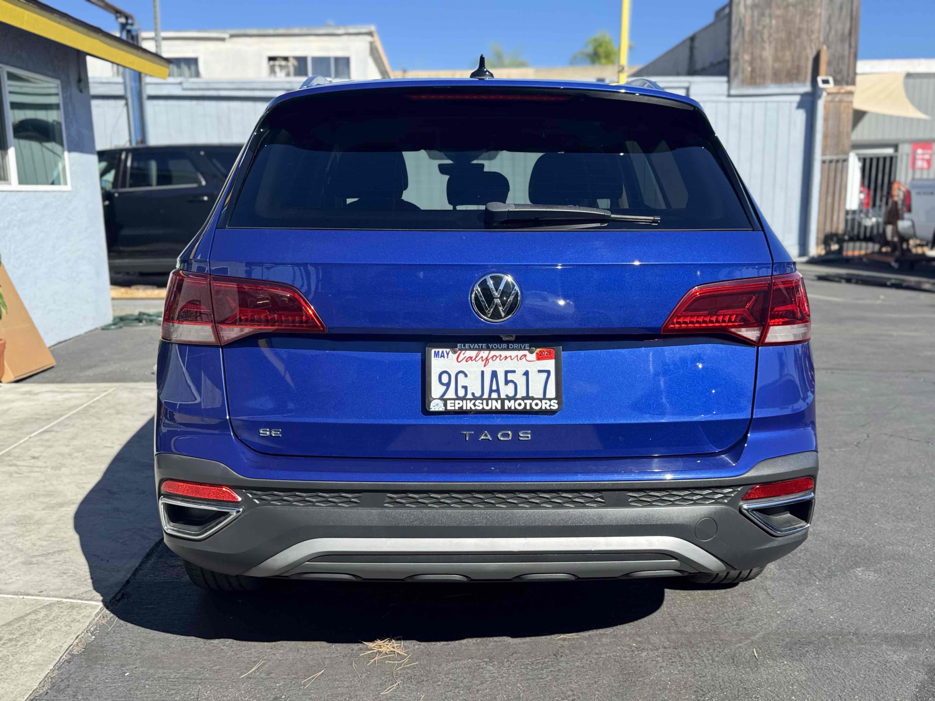Used 2023 Volkswagen Taos SE FWD image 8