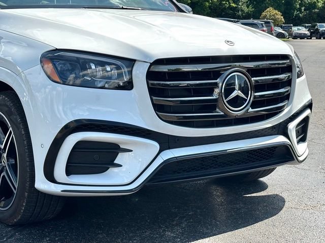 Used 2025 Mercedes-Benz GLS 450 4MATIC w/ AMG Line Exterior image 2