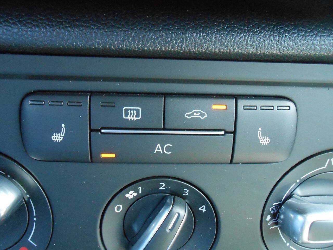 Used 2012 Volkswagen Beetle 2.5 FWD image 13