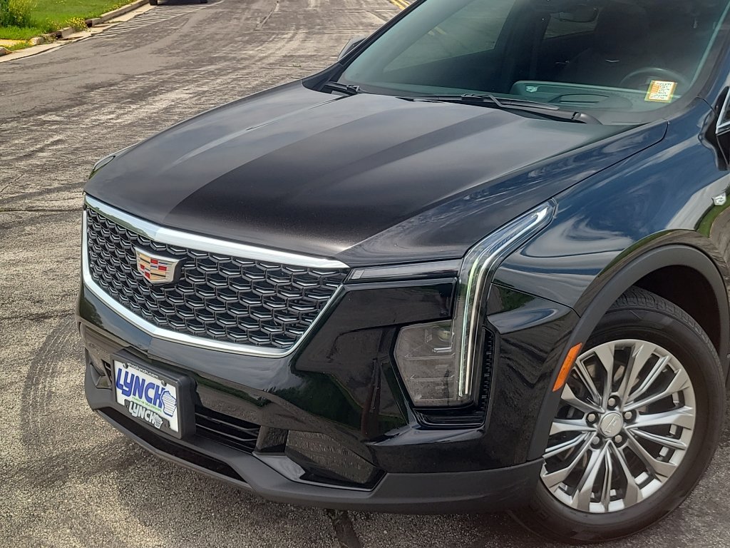 Used 2024 Cadillac XT4 Premium Luxury w/ Technology Package AWD/4WD image 8