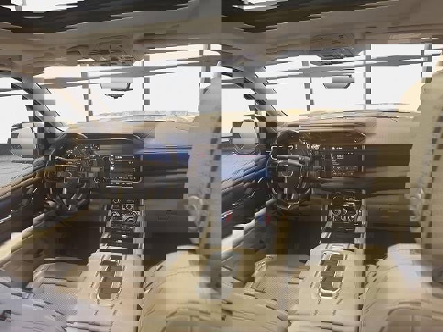 Used 2022 GMC Yukon Denali w/ Denali Premium Package image 16