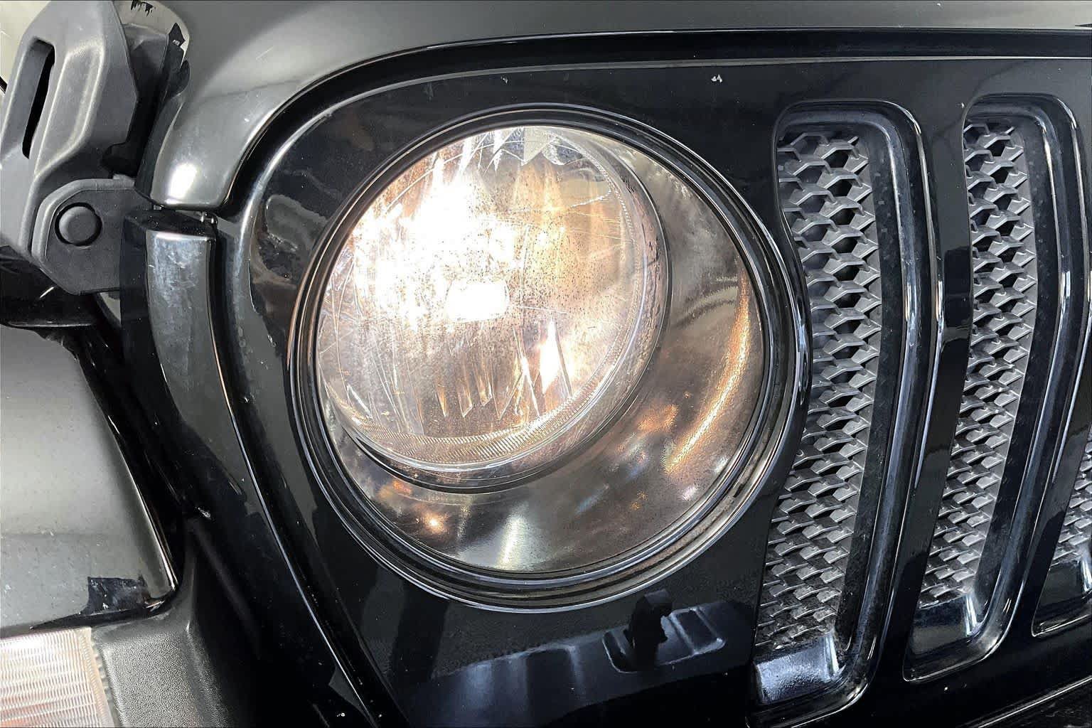 Used 2023 Jeep Wrangler Unlimited Sahara AWD/4WD image 26