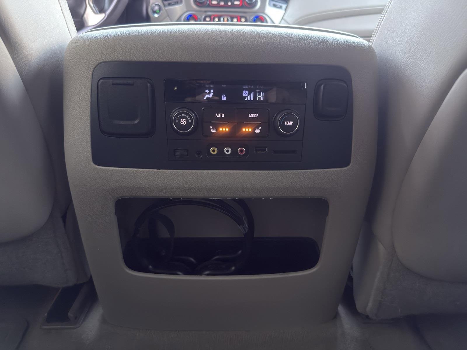 Used 2015 GMC Yukon Denali w/ Open Road Package image 32