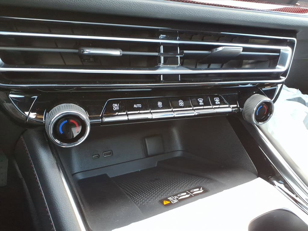 New 2026 Chevrolet Traverse RS w/ LPO, Floor Liner Package image 10