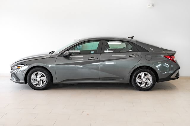 Certified 2025 Hyundai Elantra SE FWD image 24