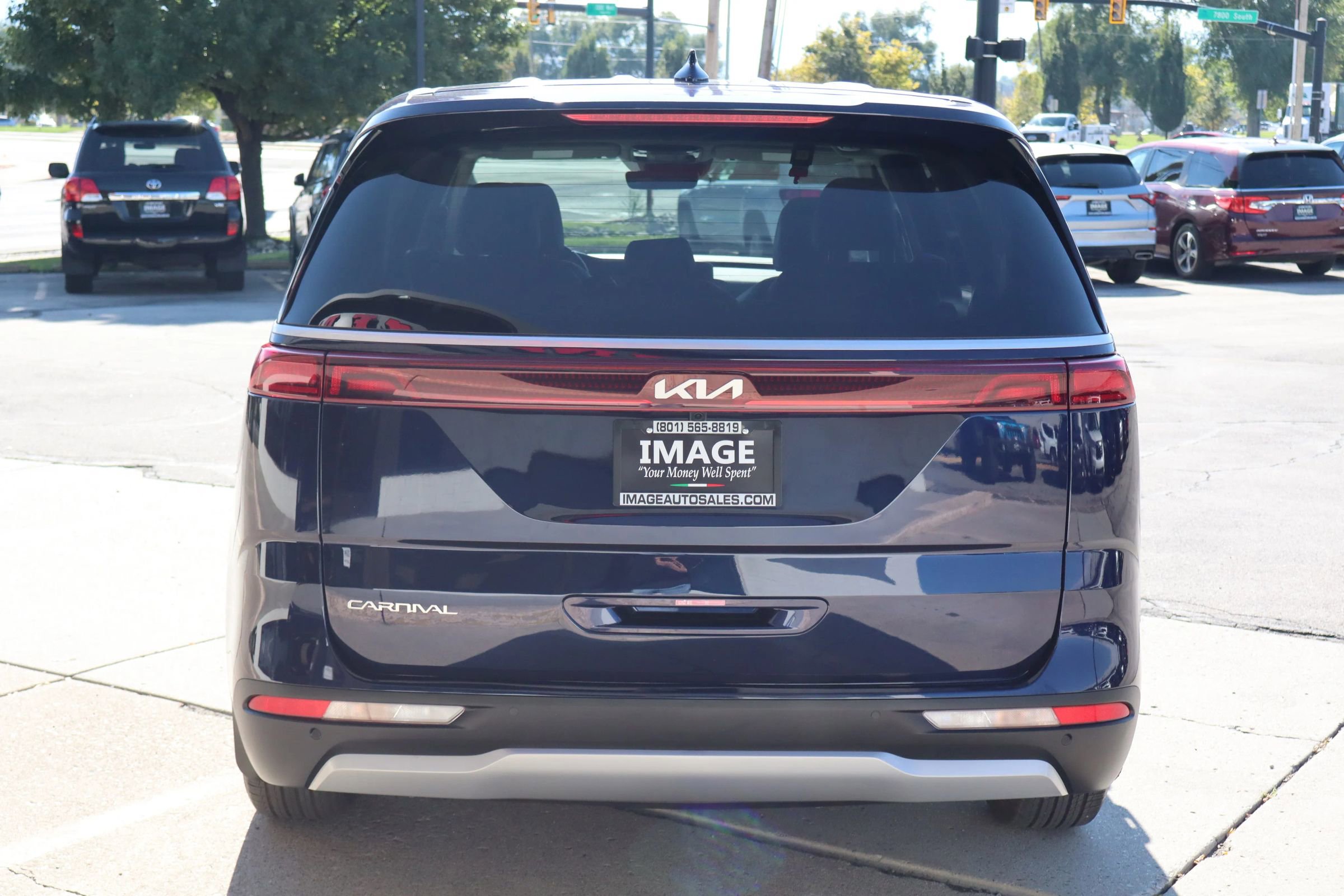 Used 2024 Kia Carnival LX image 7