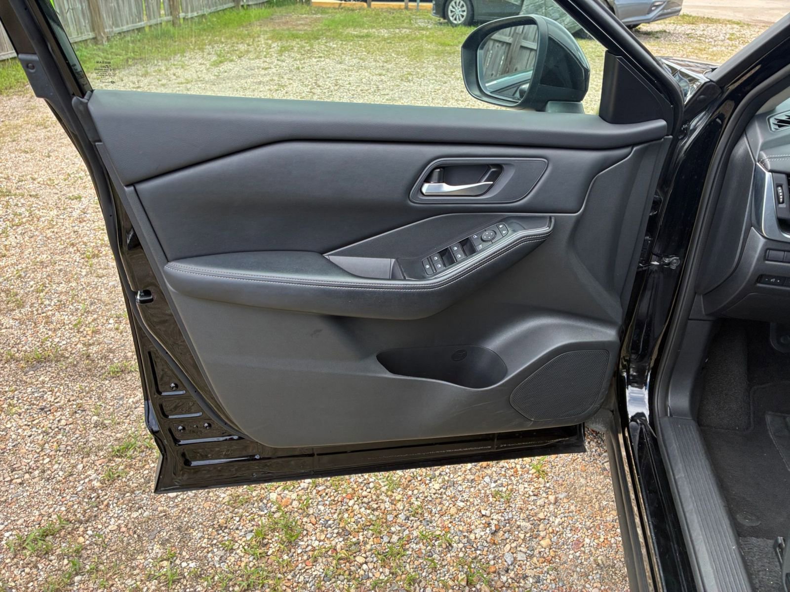 Used 2025 Nissan Rogue SV FWD image 15