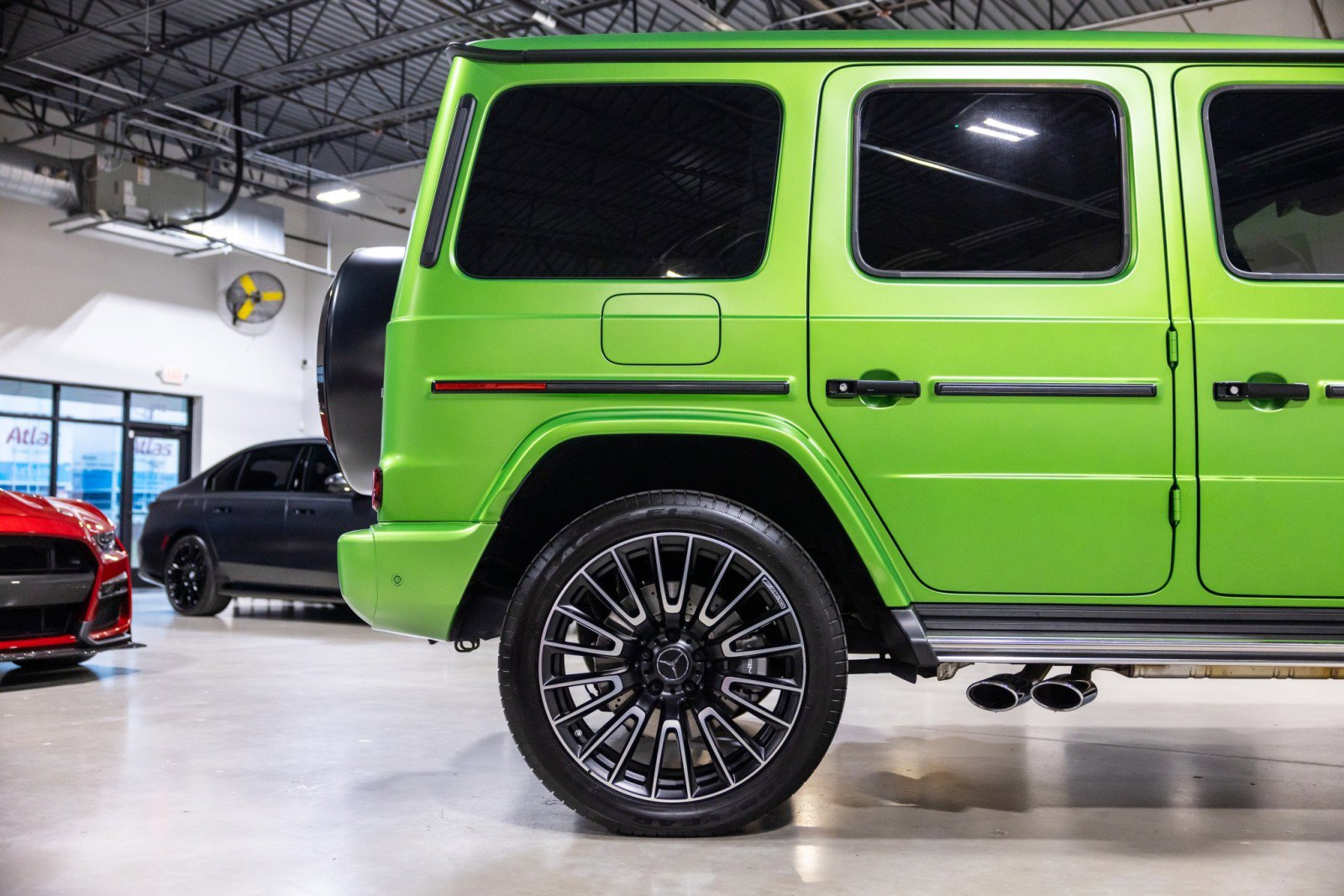 Used 2025 Mercedes-Benz G 63 AMG 4MATIC w/ AMG Carbon Fiber Package image 24