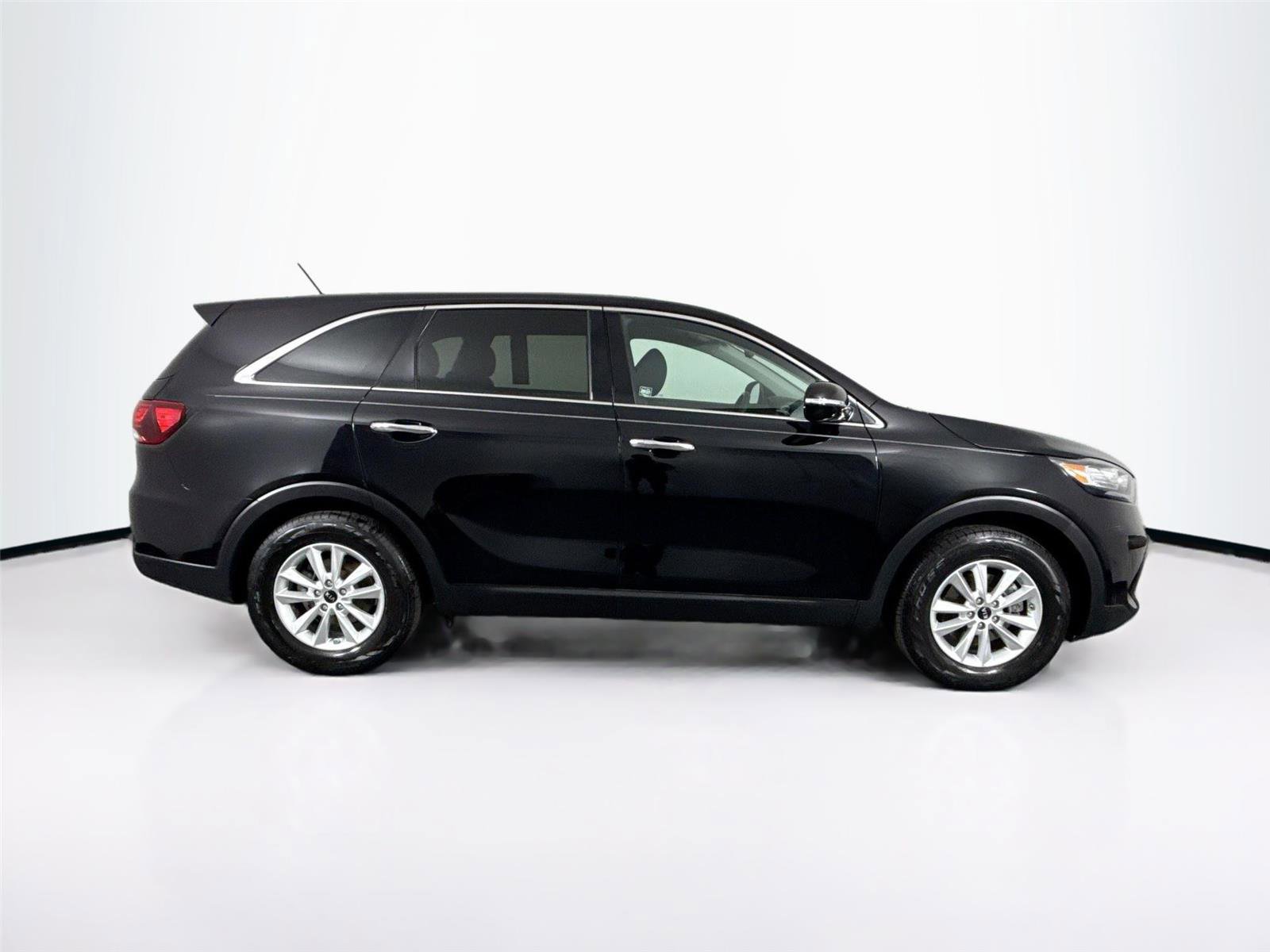 Used 2019 Kia Sorento LX image 9