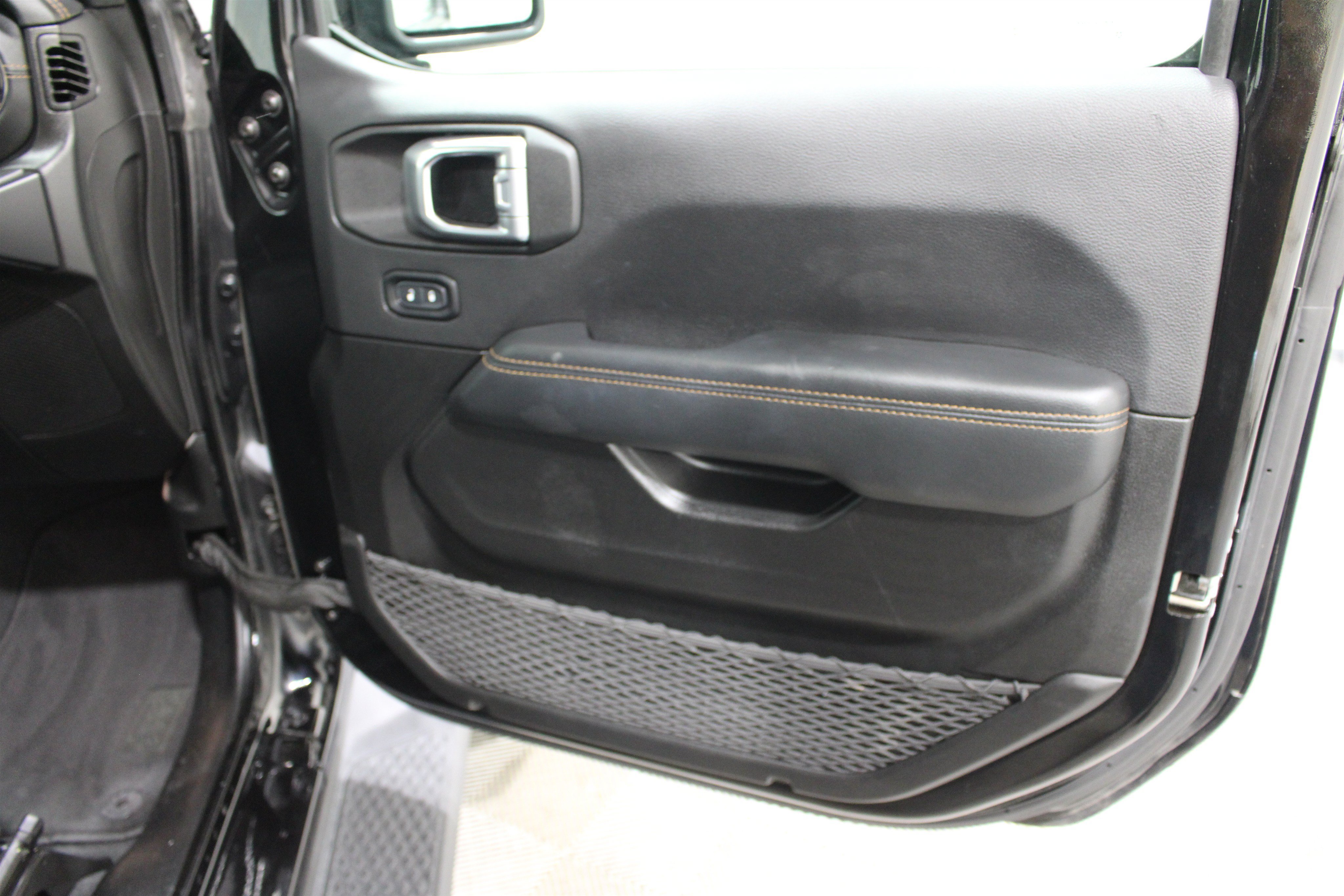 Used 2023 Jeep Gladiator Overland AWD/4WD image 28