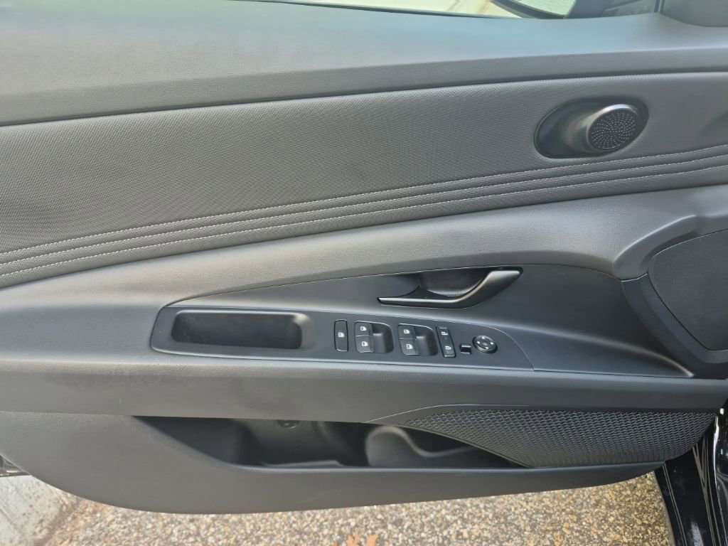 Used 2025 Hyundai Elantra Sport image 15