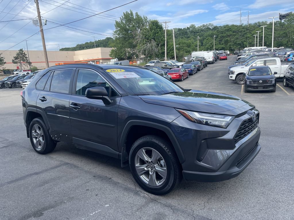Used 2024 Toyota RAV4 LE AWD/4WD image 6