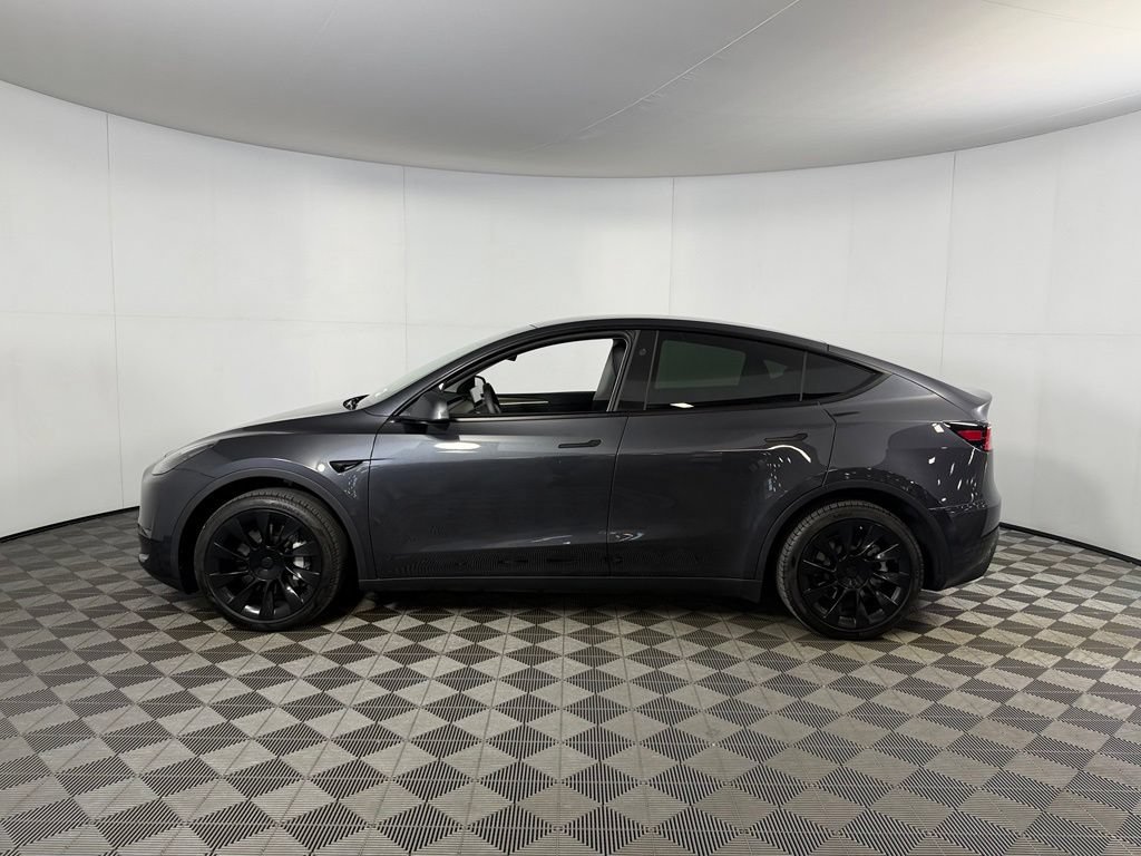Used 2025 Tesla Model Y Long Range RWD image 10