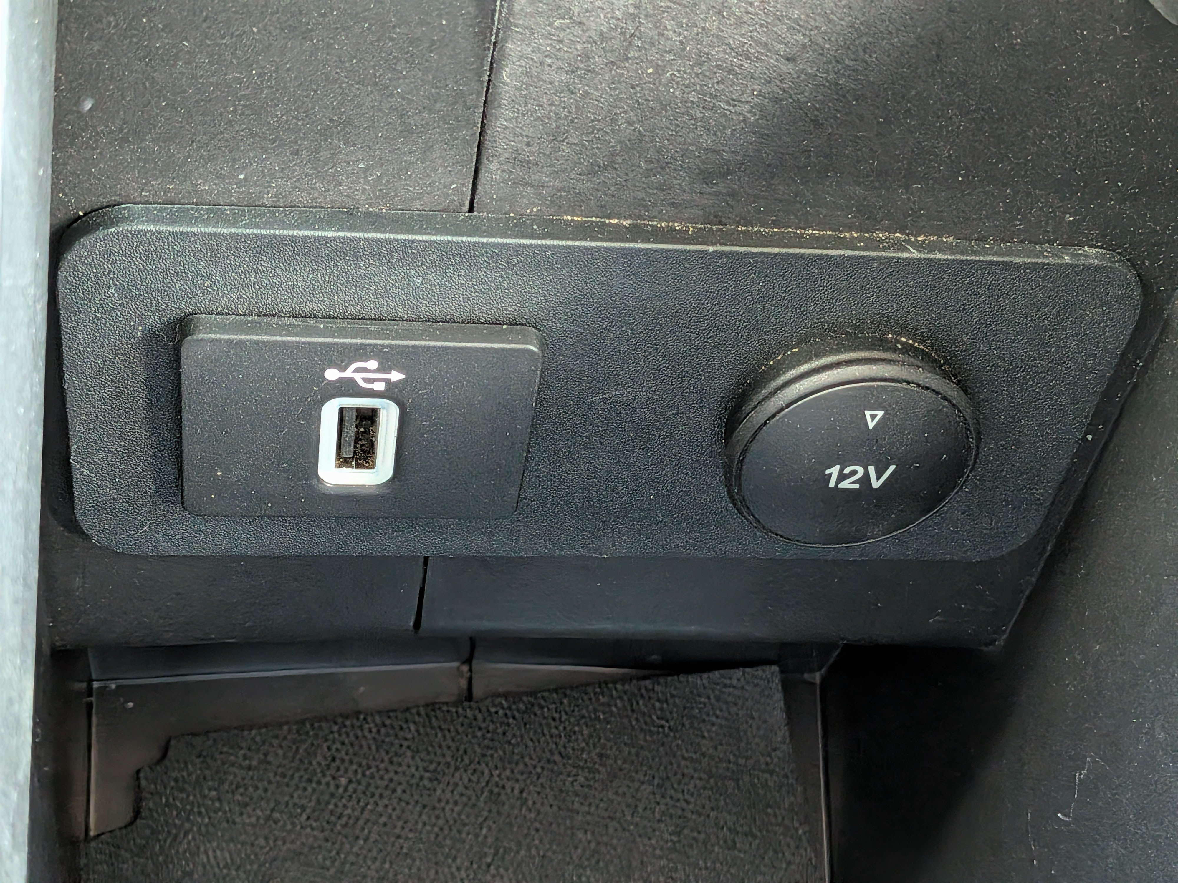 Used 2017 Ford Escape Titanium FWD image 29