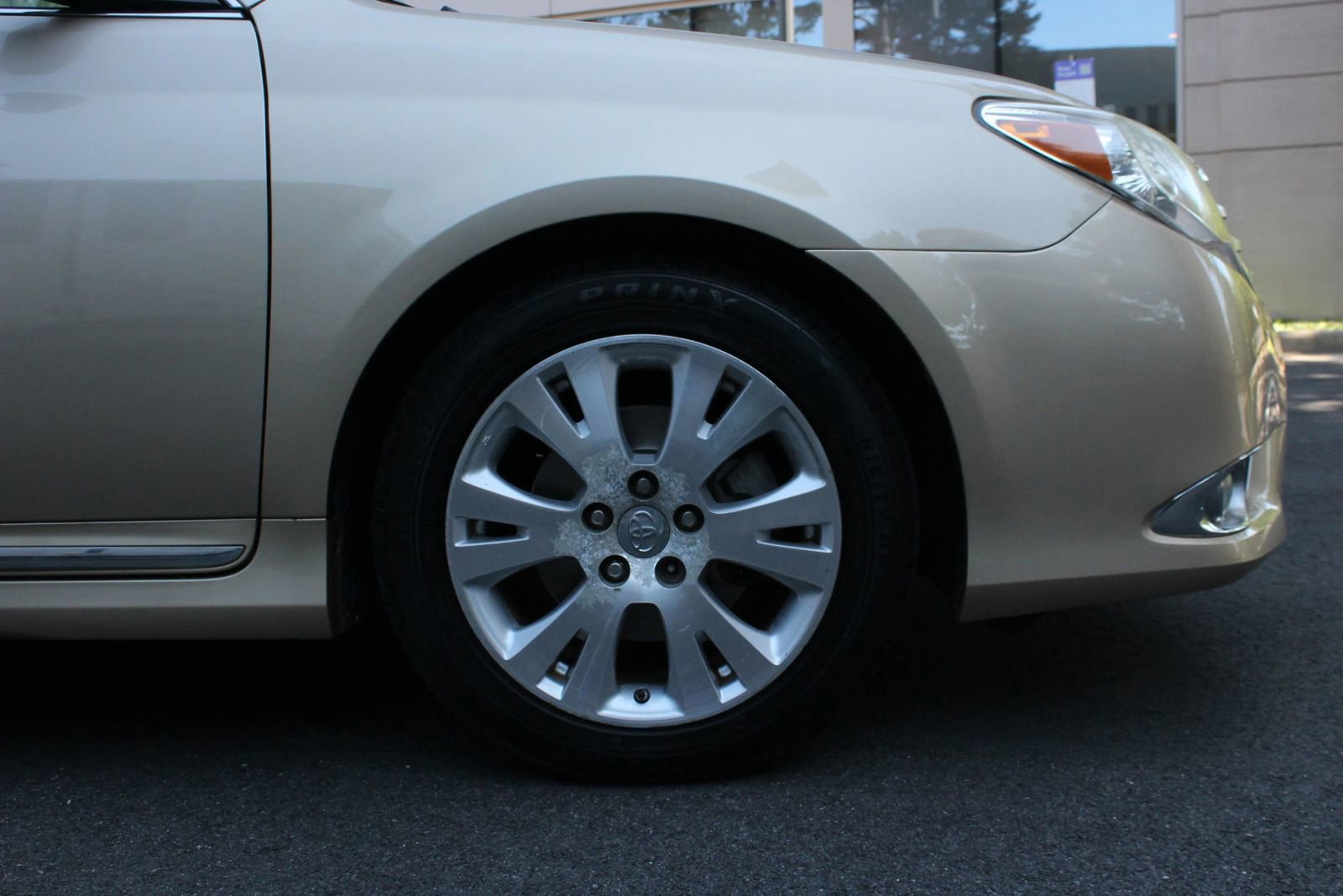 Used 2011 Toyota Avalon FWD image 4