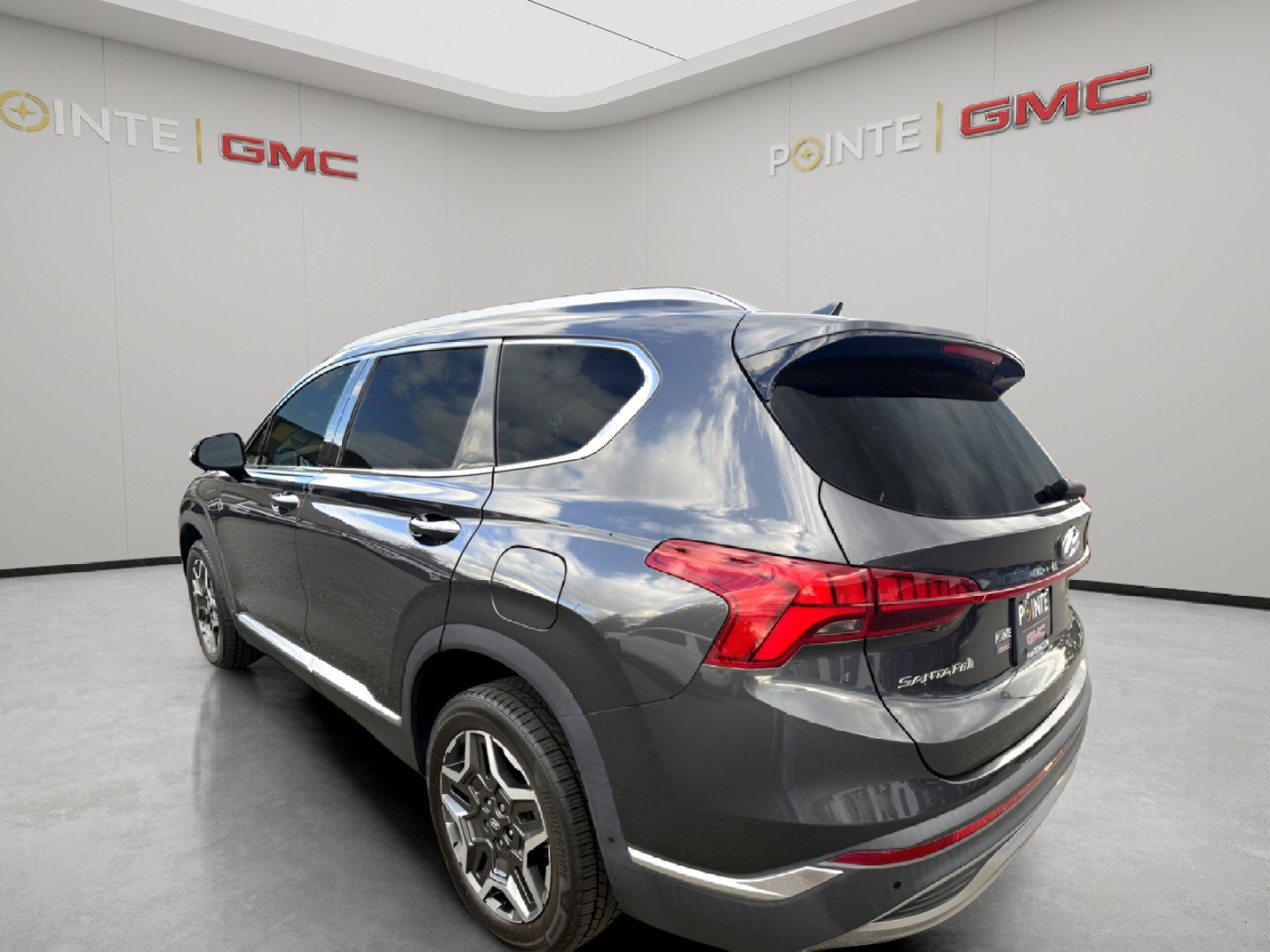 Used 2021 Hyundai Santa Fe Limited w/ Cargo Package image 7