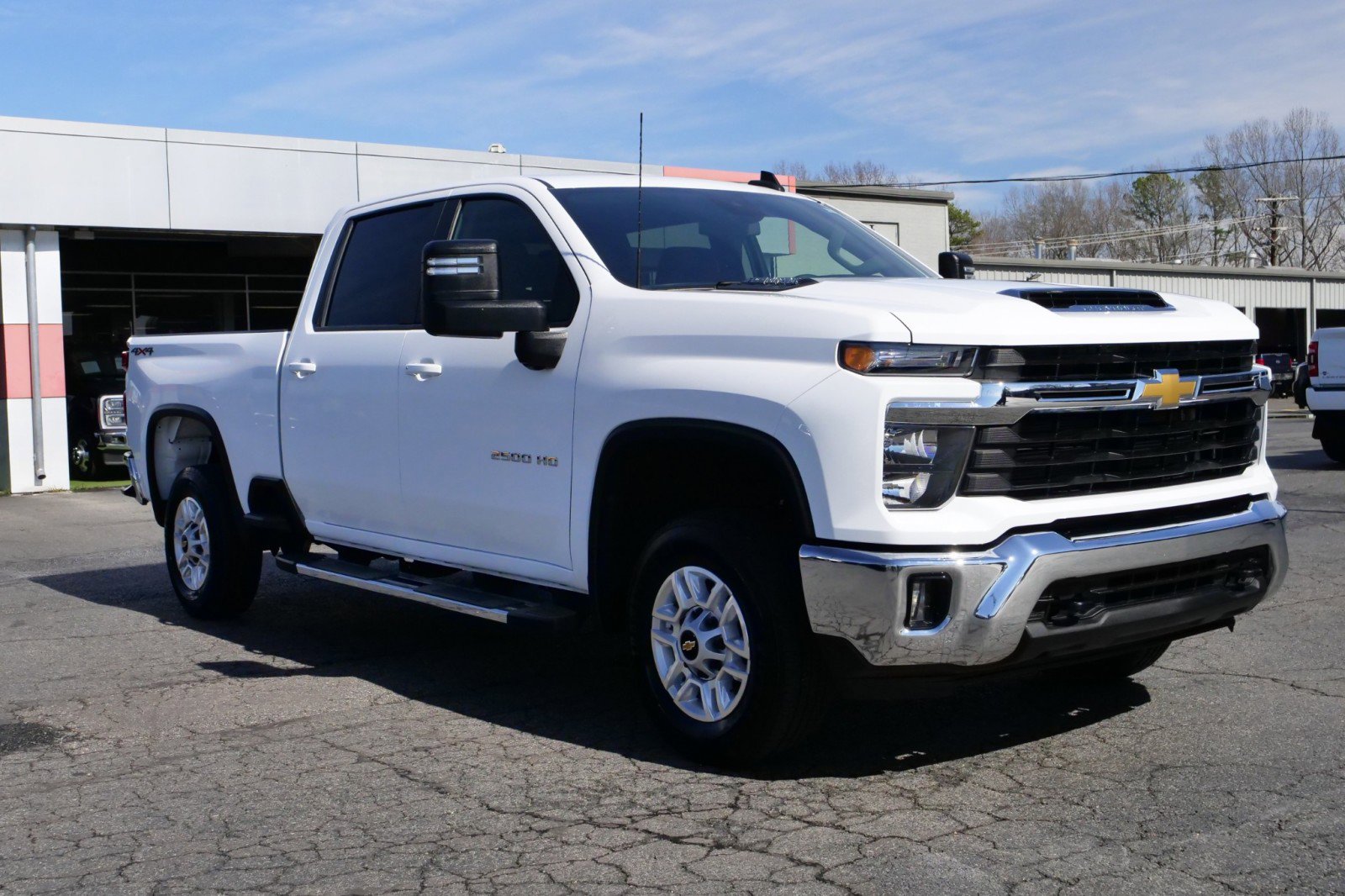 Used 2025 Chevrolet Silverado 2500 LT w/ Convenience Package AWD/4WD image 4