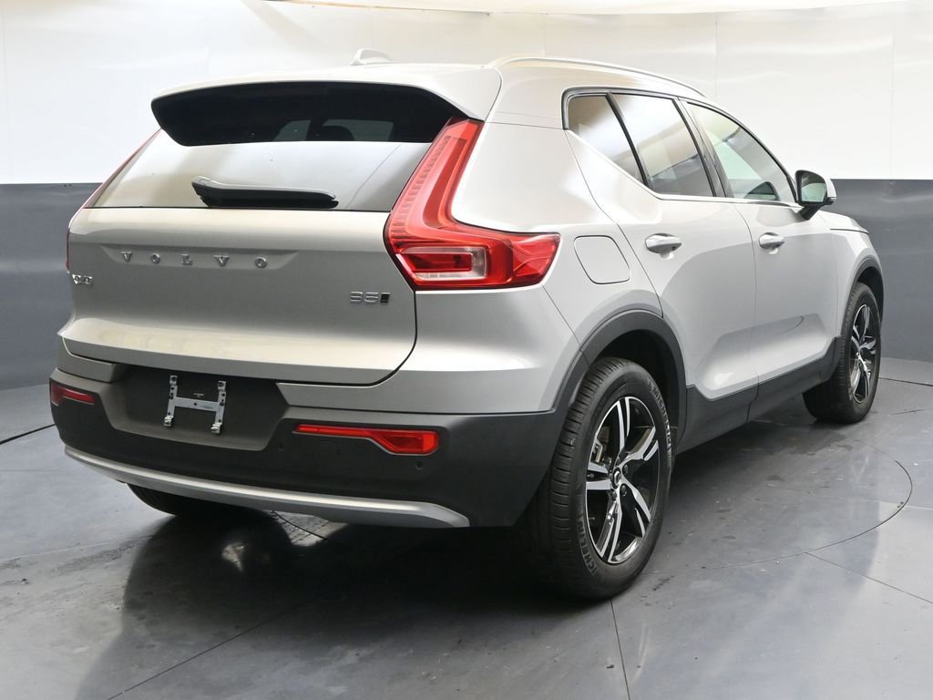 Certified 2025 Volvo XC40 B5 Core image 5
